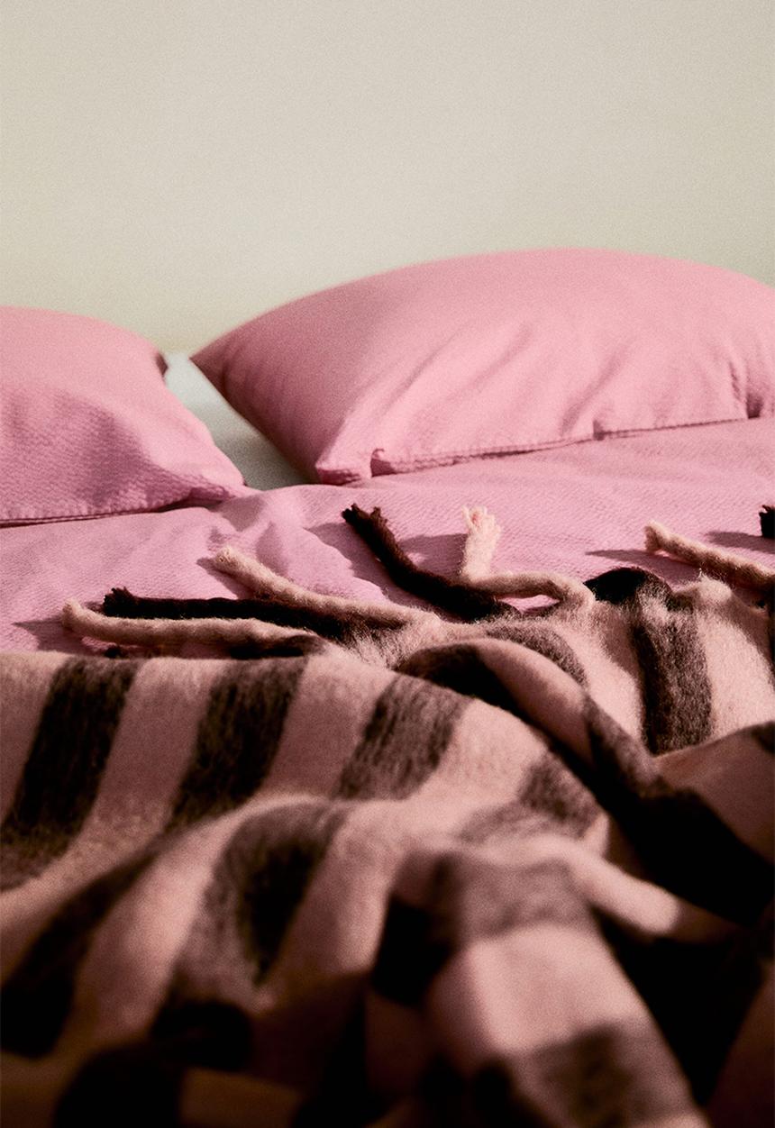 H&M - Patterned wool-blend blanket - dusty pink/striped
