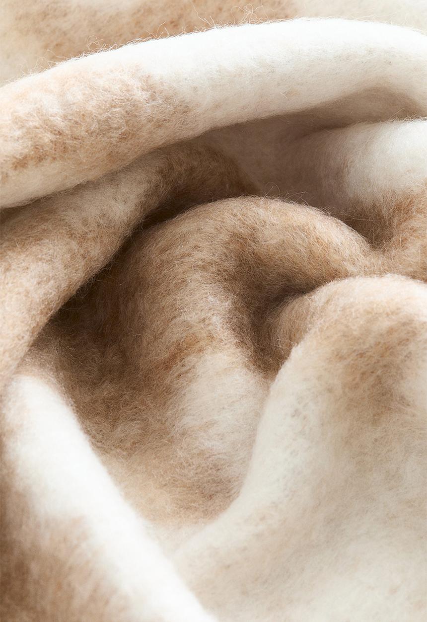 H&M - Patterned wool-blend blanket - beige/floral