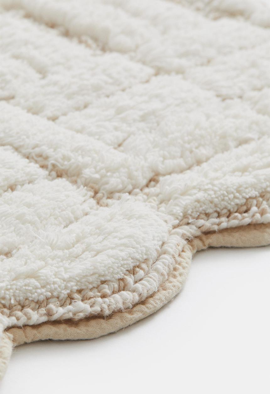 H&M - Tufted cotton bath mat - light beige