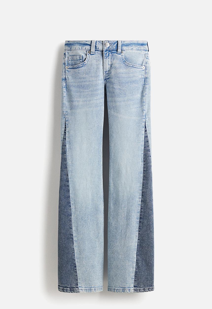 H&M - Flared low jeans - light denim blue & colour block