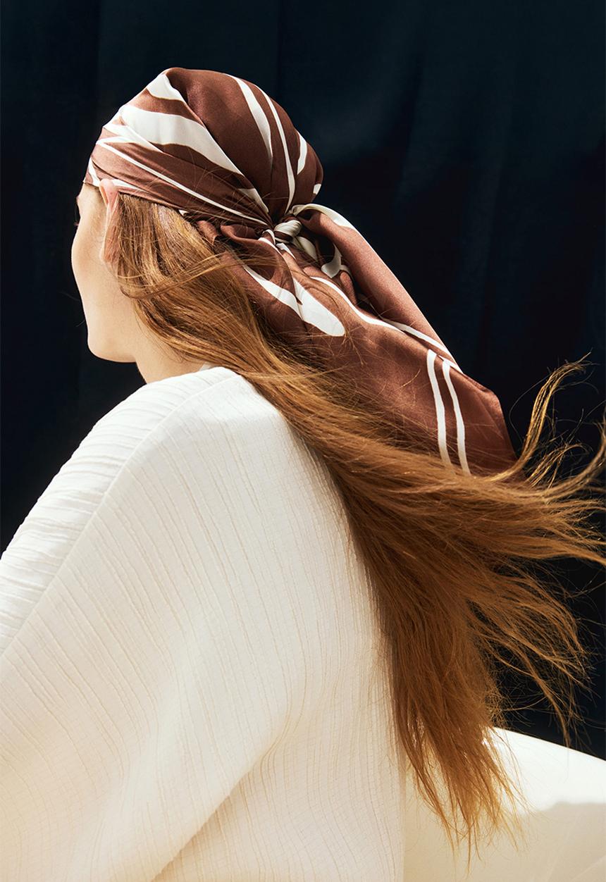 H&M - Patterned scarf - brown leaves