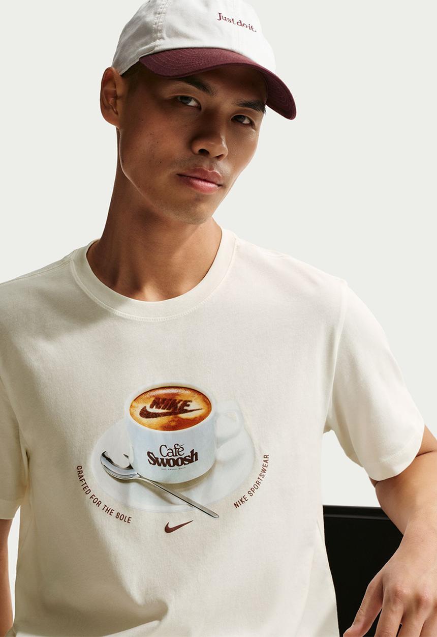 Nike - NSW STD Cafe Swoosh Mug Tee- White 