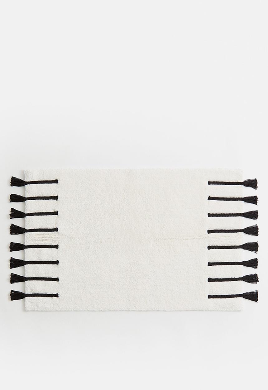 H&M - Tufted bath mat with tassels - white/black