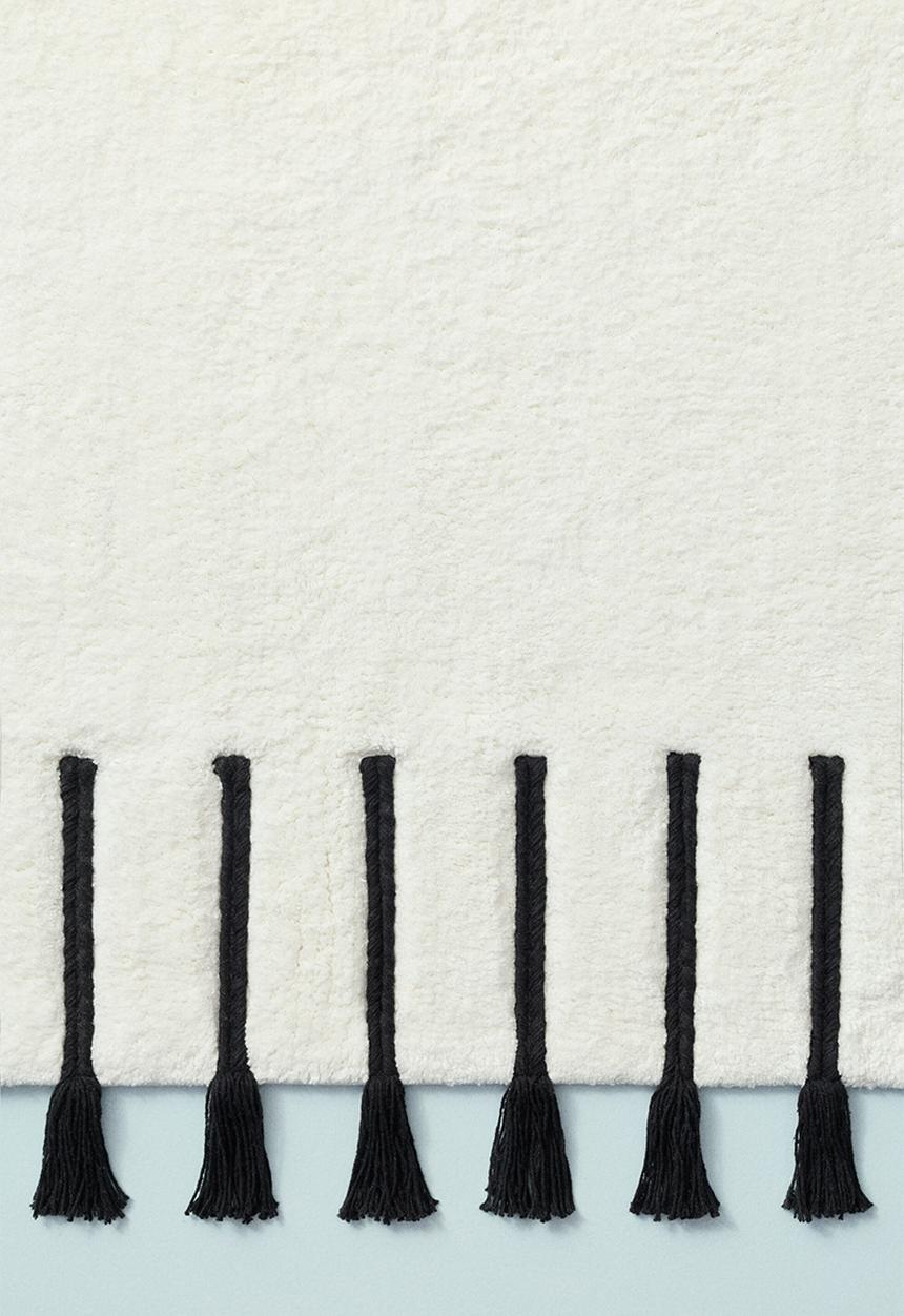 H&M - Tufted bath mat with tassels - white/black