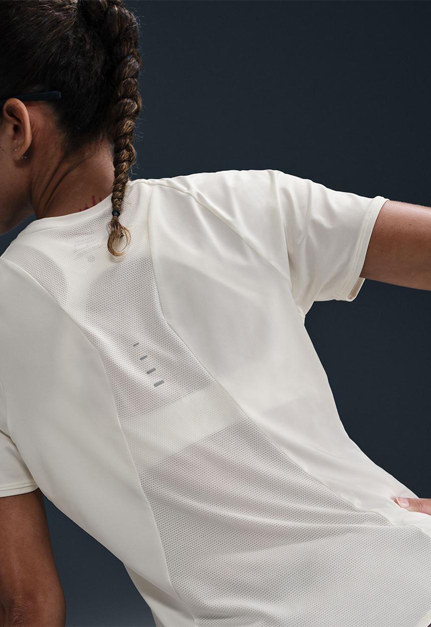 Nike - W Nk Swift Df Ss Top - Sail/Reflective Silv