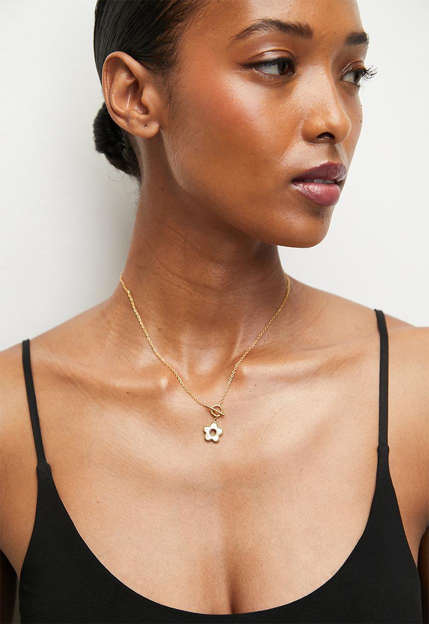 Zoe on Trend - Stylish Clover Fob Necklace - Gold