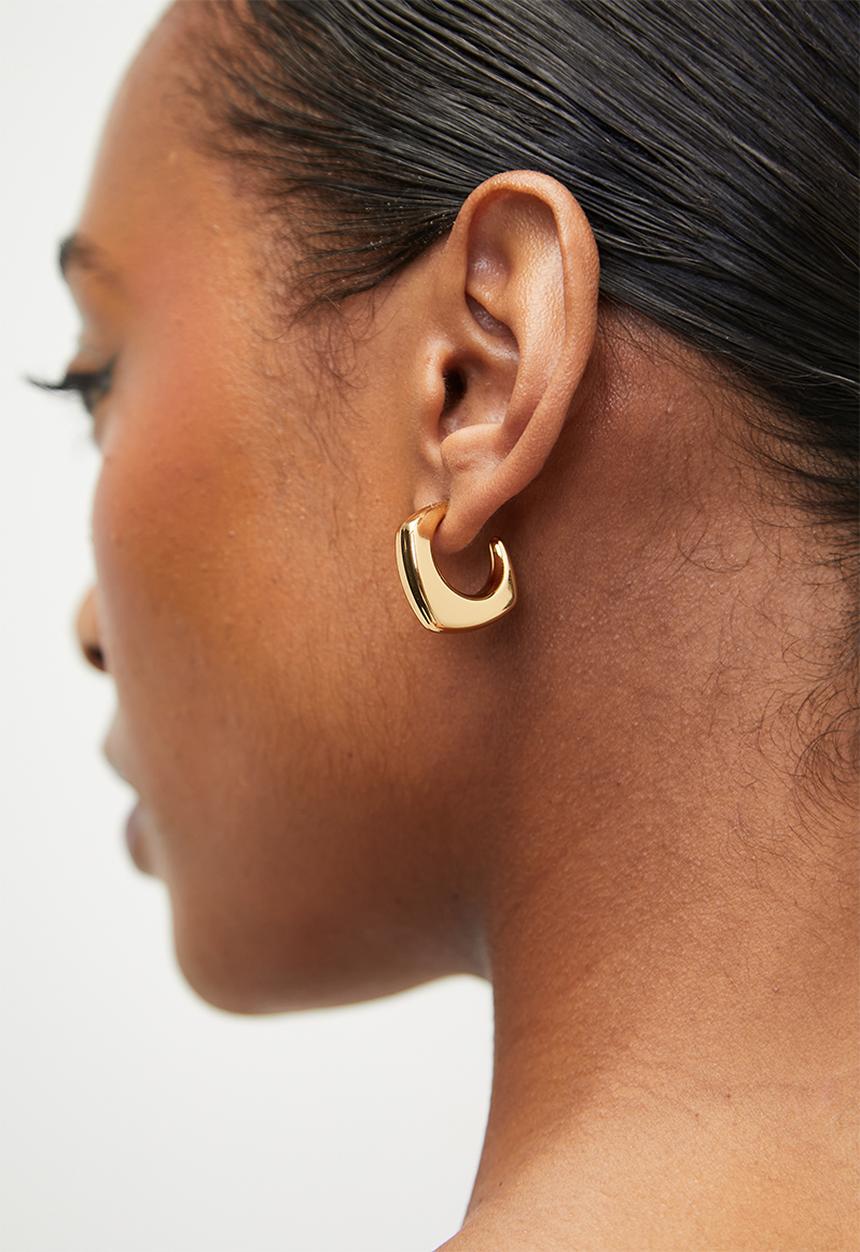 Zoe on Trend - Modern Classic Hoop Earrings - Gold