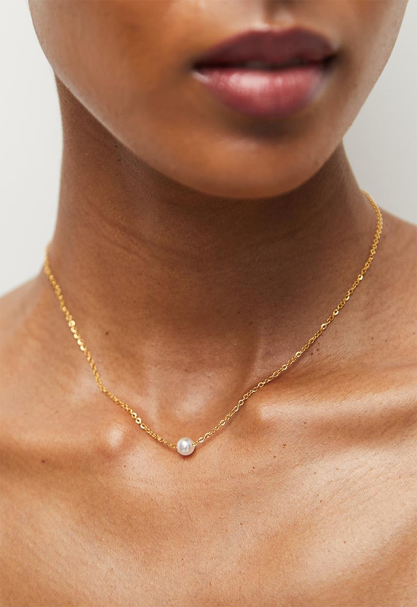 Zoe on Trend - Stylish Pearl Pendant Necklace - Gold