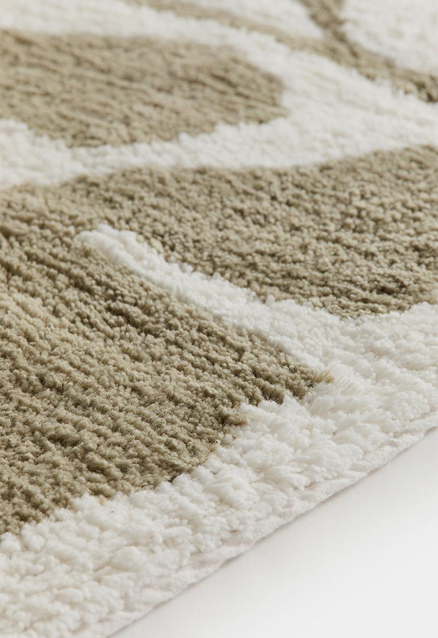 H&M - Tufted cotton bath mat - khaki green/white 