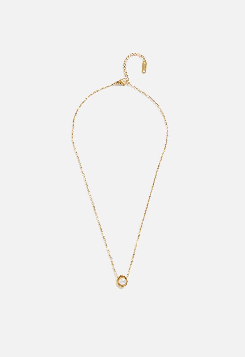 Zoe on Trend - Stylish Pearl Pendant Necklace - Gold