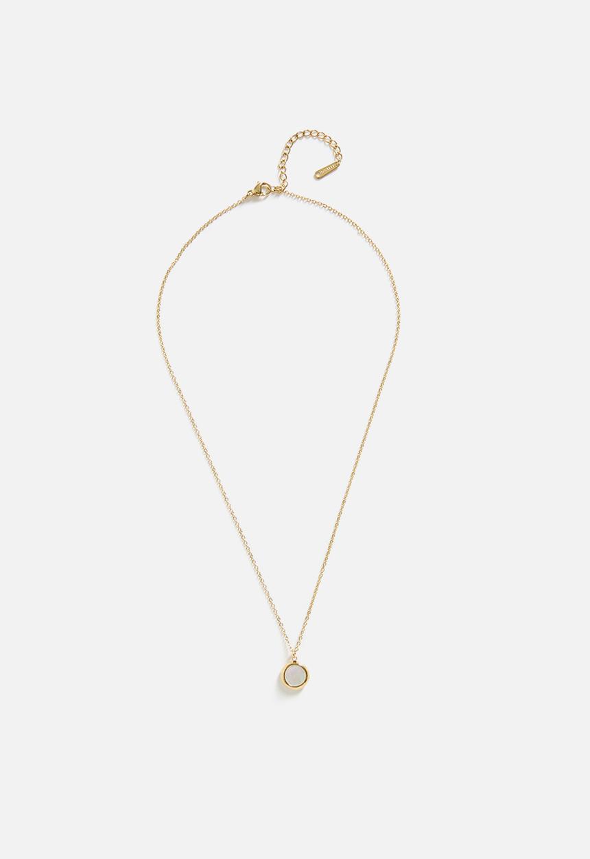 Zoe on Trend - Stylish Oval Pendant Necklace - Gold
