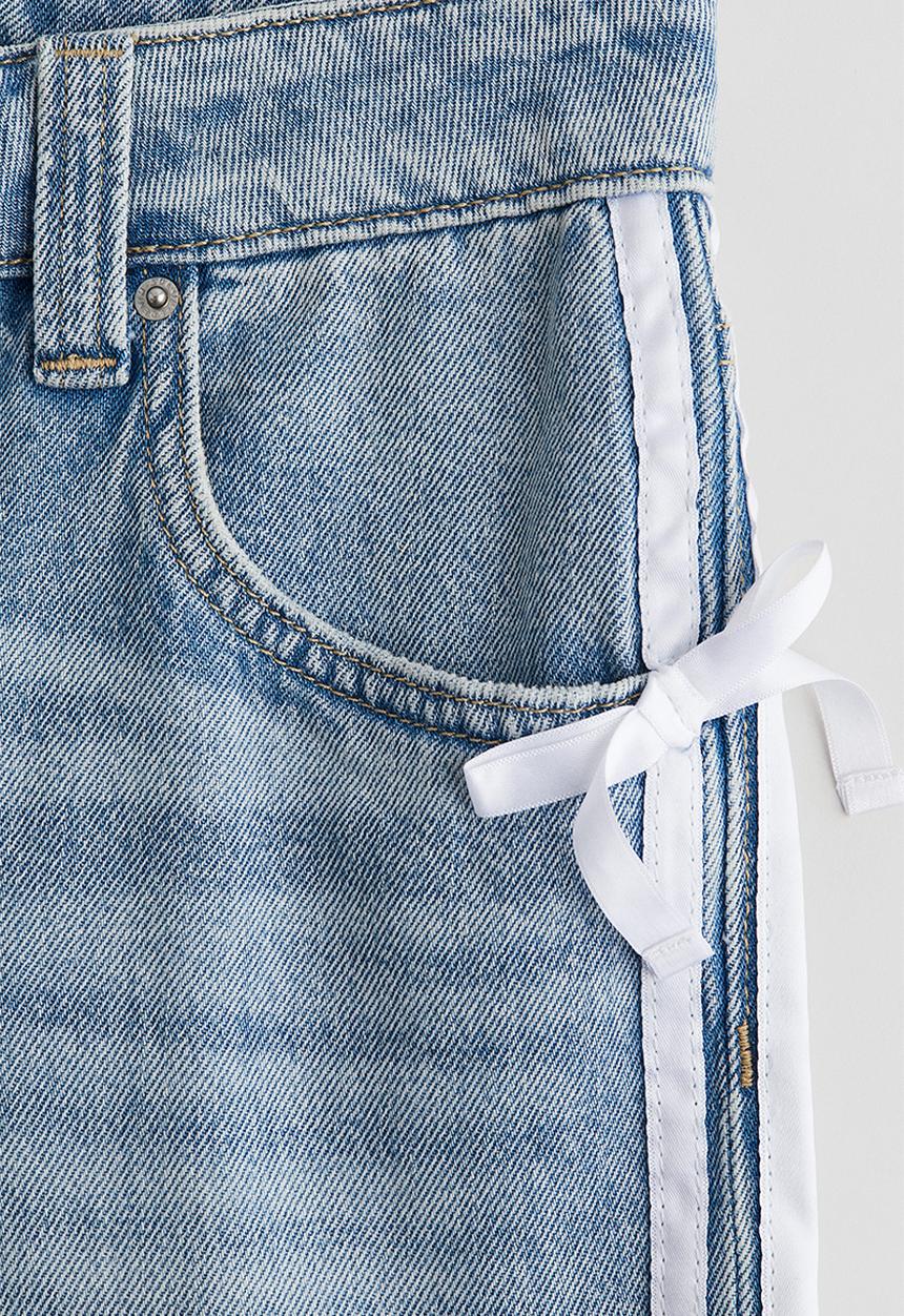 H&M - Baggy fit low jeans - denim blue/white
