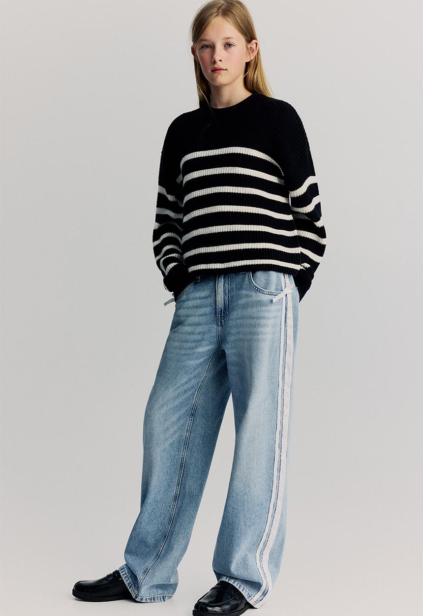 H&M - Baggy fit low jeans - denim blue/white