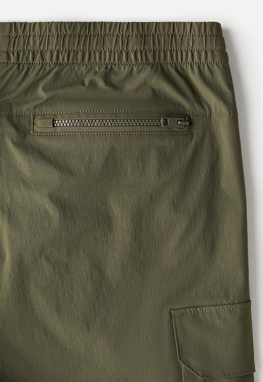 H&M - Regular fit nylon cargo shorts - green