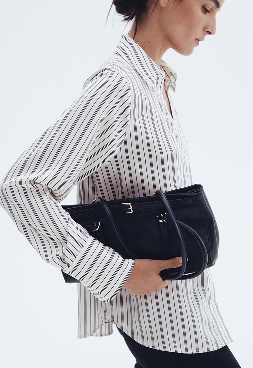 H&M - V-neck blouse - white striped