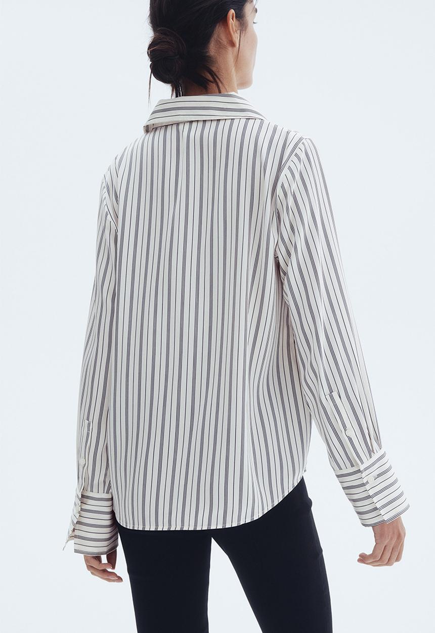 H&M - V-neck blouse - white striped