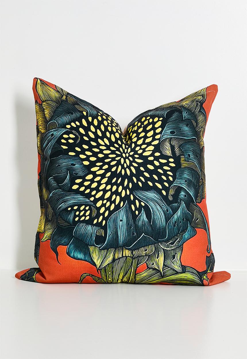 Grey Gardens - Vintage bloom - cushion cover