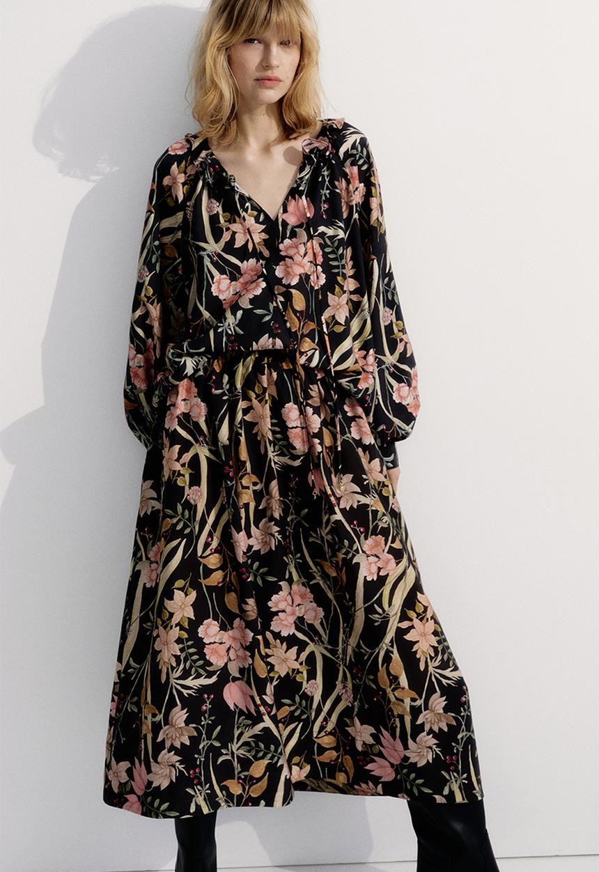 H&M - Frill-collar blouse - black/floral 