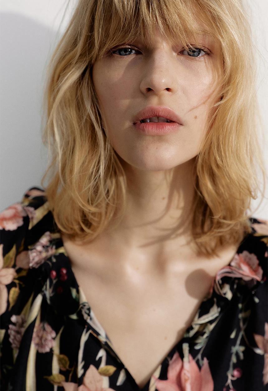 H&M - Frill-collar blouse - black/floral 