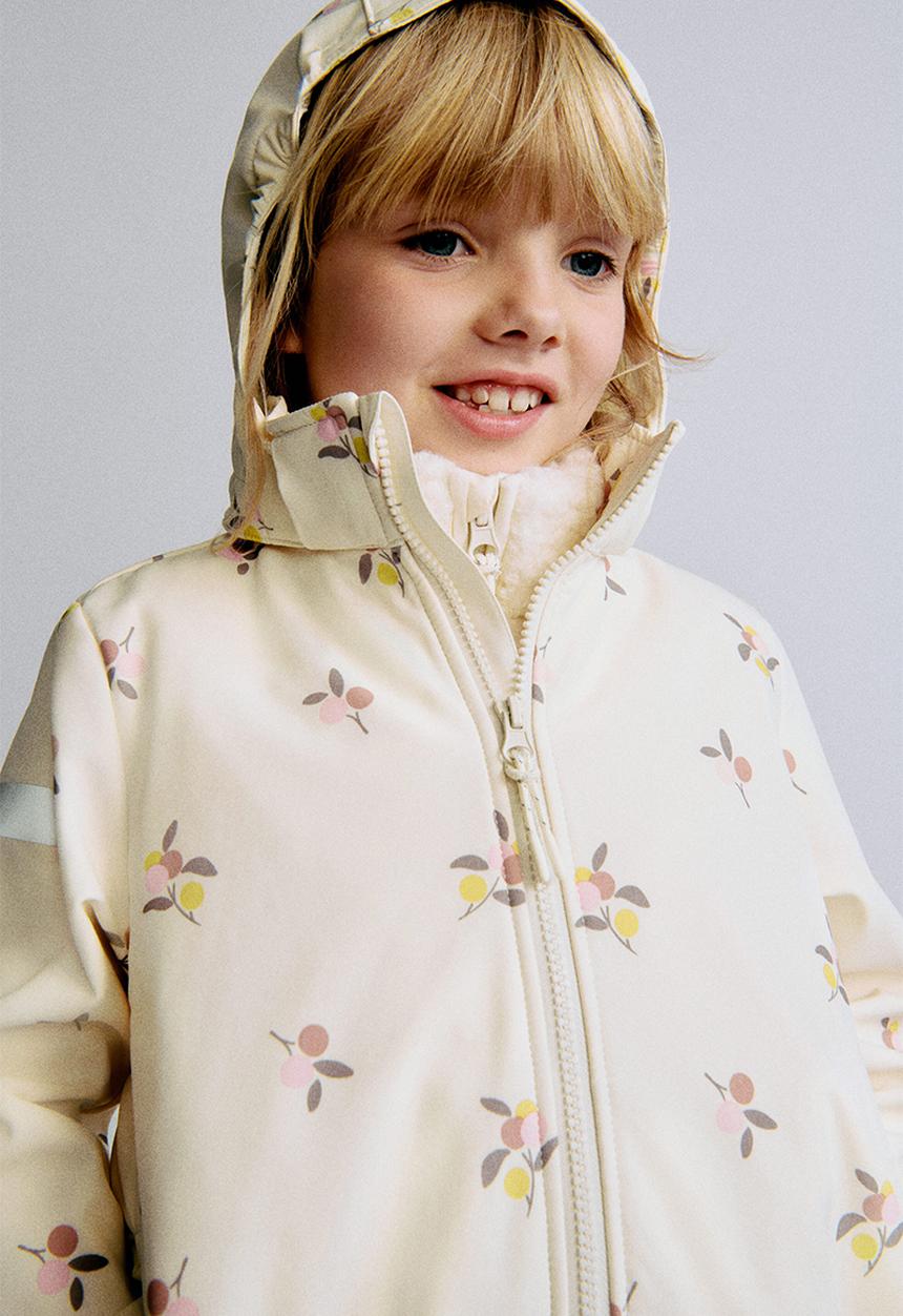 H&M - Water-resistant softshell jacket - cream berries