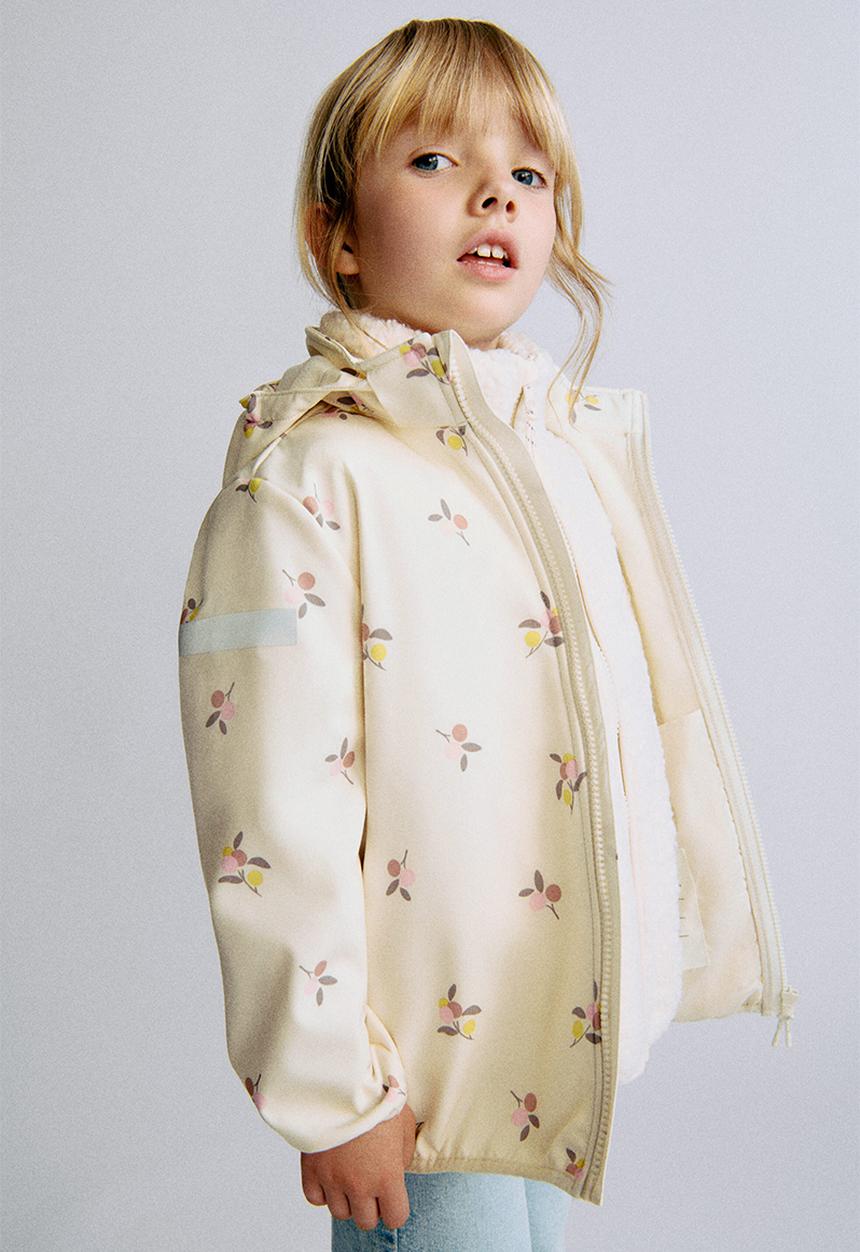 H&M - Water-resistant softshell jacket - cream berries