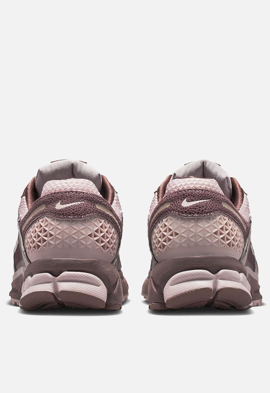 Nike - Nike Zoom Vomero 5