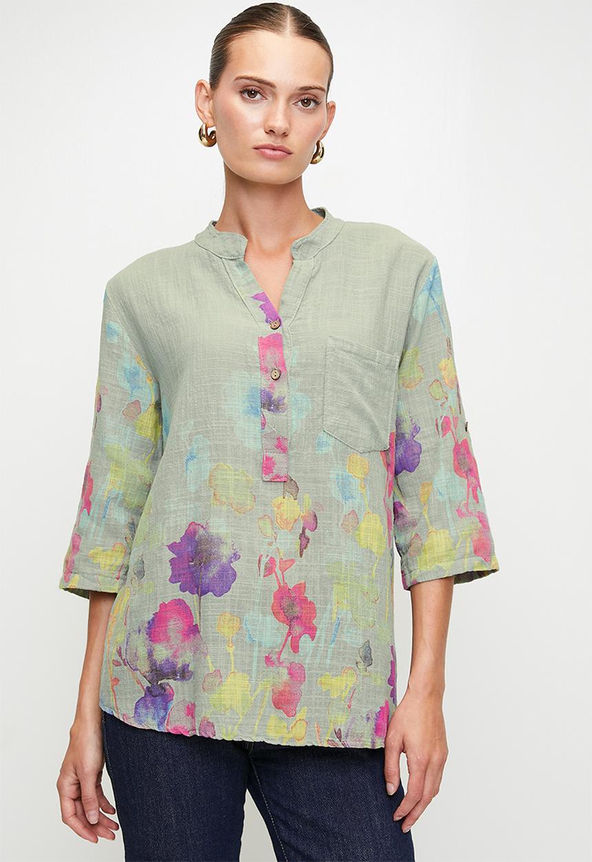 Izabel London - Italian Made Half Sleeve Half Placket Scoop Hem Blouse - Sage