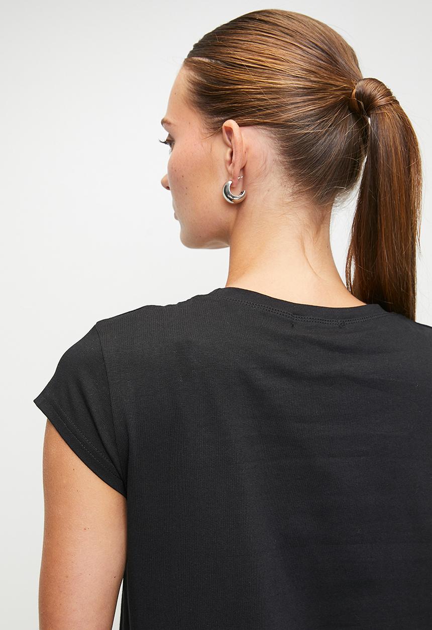 MANDI - Cap Sleeve Amour Embellished Logo Tee - Black