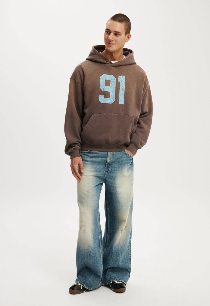Cotton On - Box Fit Graphic Hoodie - Washed Chocolate/Ninety One