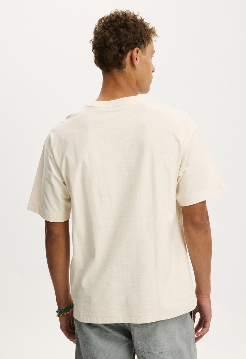 Cotton On - Box Fit Graphic T-shirt - Creampuff/Cayman Islands