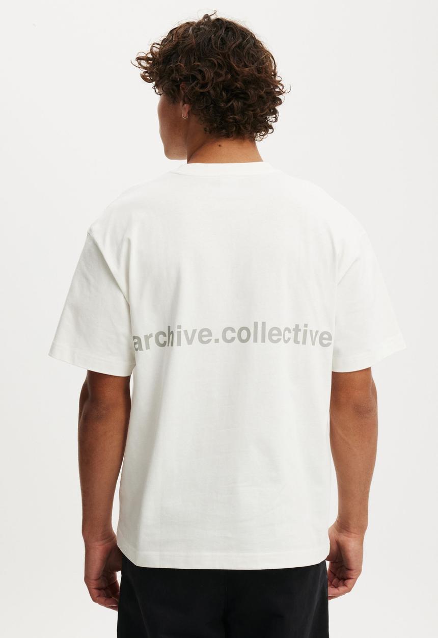 Cotton On - Box Fit Text T-shirt - Vintage White/Archive Collective