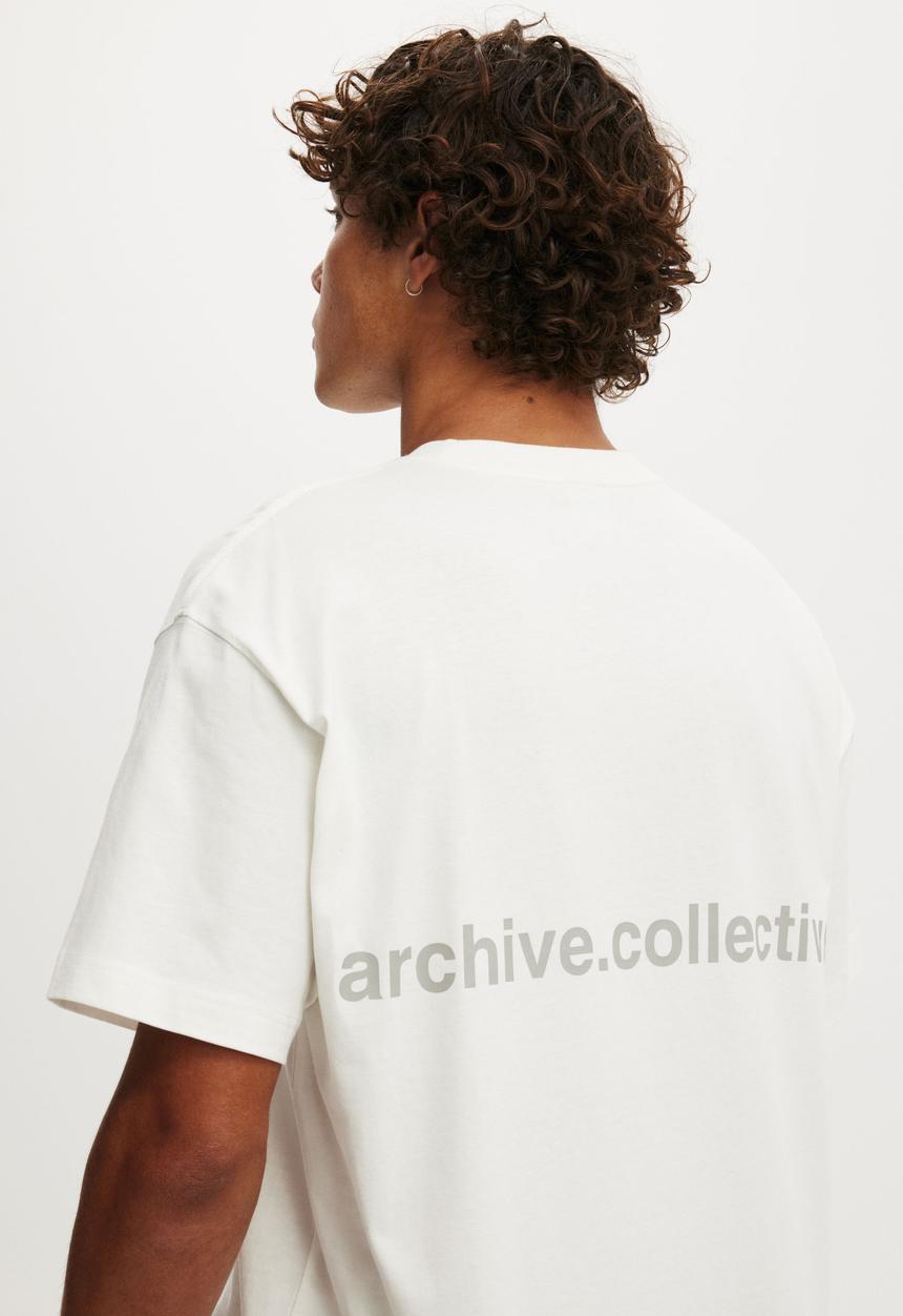 Cotton On - Box Fit Text T-shirt - Vintage White/Archive Collective