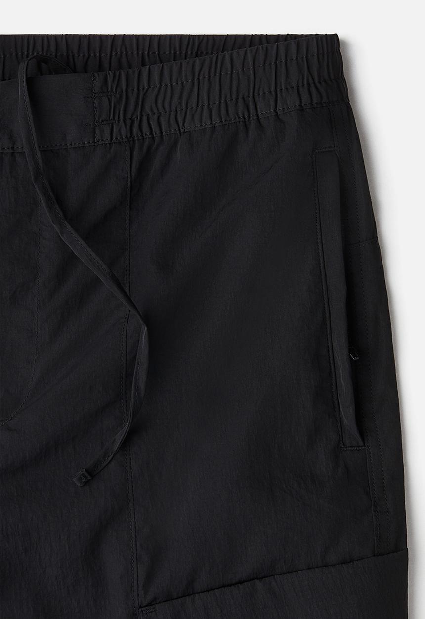 H&M - Relaxed fit nylon cargo trousers - black