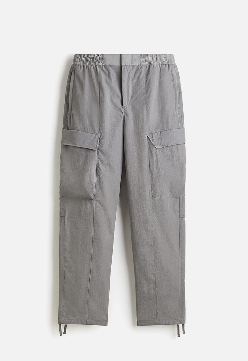 H&M - Relaxed fit nylon cargo trousers - grey