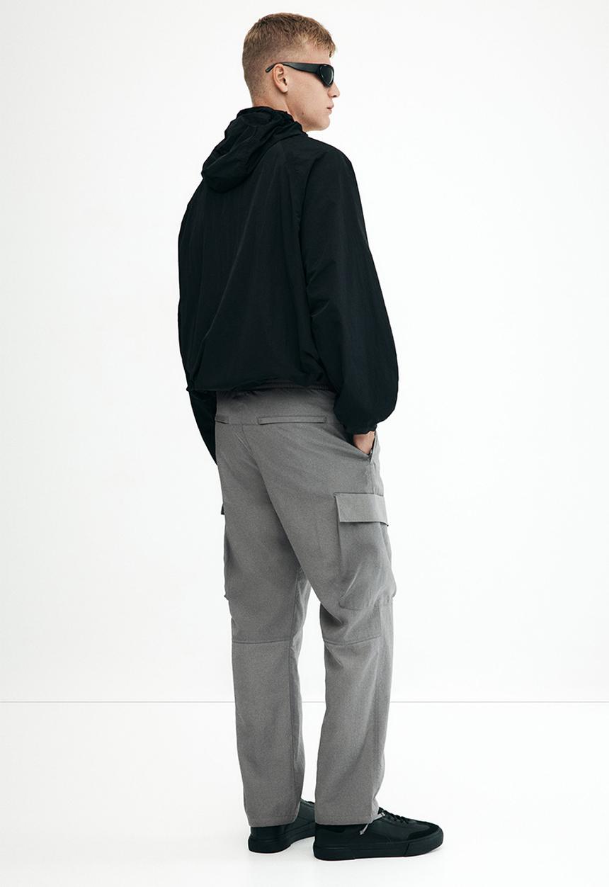 H&M - Relaxed fit nylon cargo trousers - grey