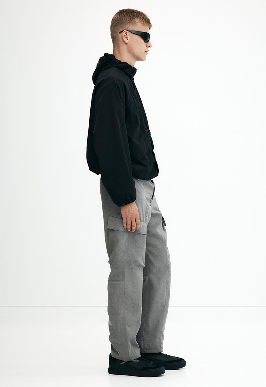 H&M - Relaxed fit nylon cargo trousers - grey