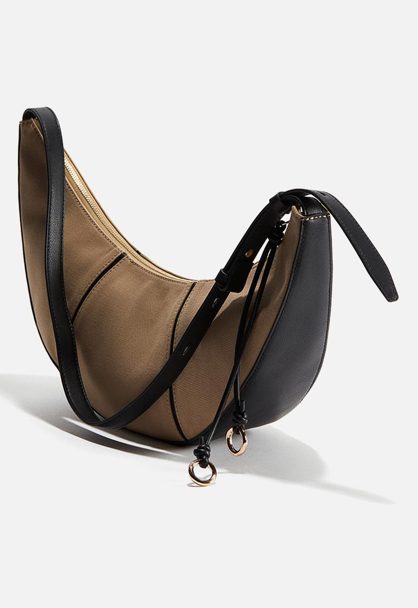 H&M - Curved shoulder bag - beige/black