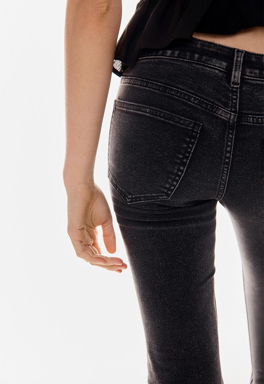 H&M - Flared low jeans - dark grey flowers 