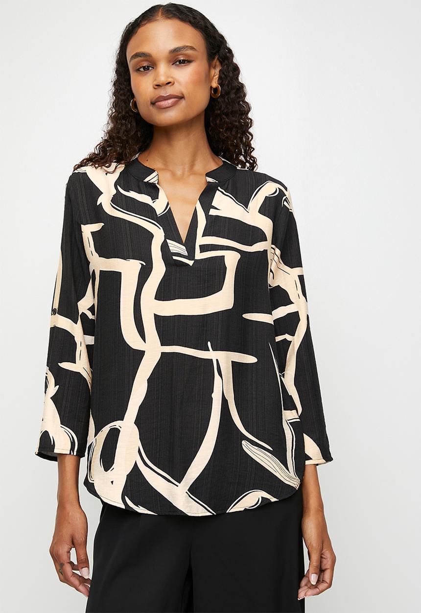 Izabel London - 3/4 Sleeve Key Hole Hem Printed Blouse - Black/White