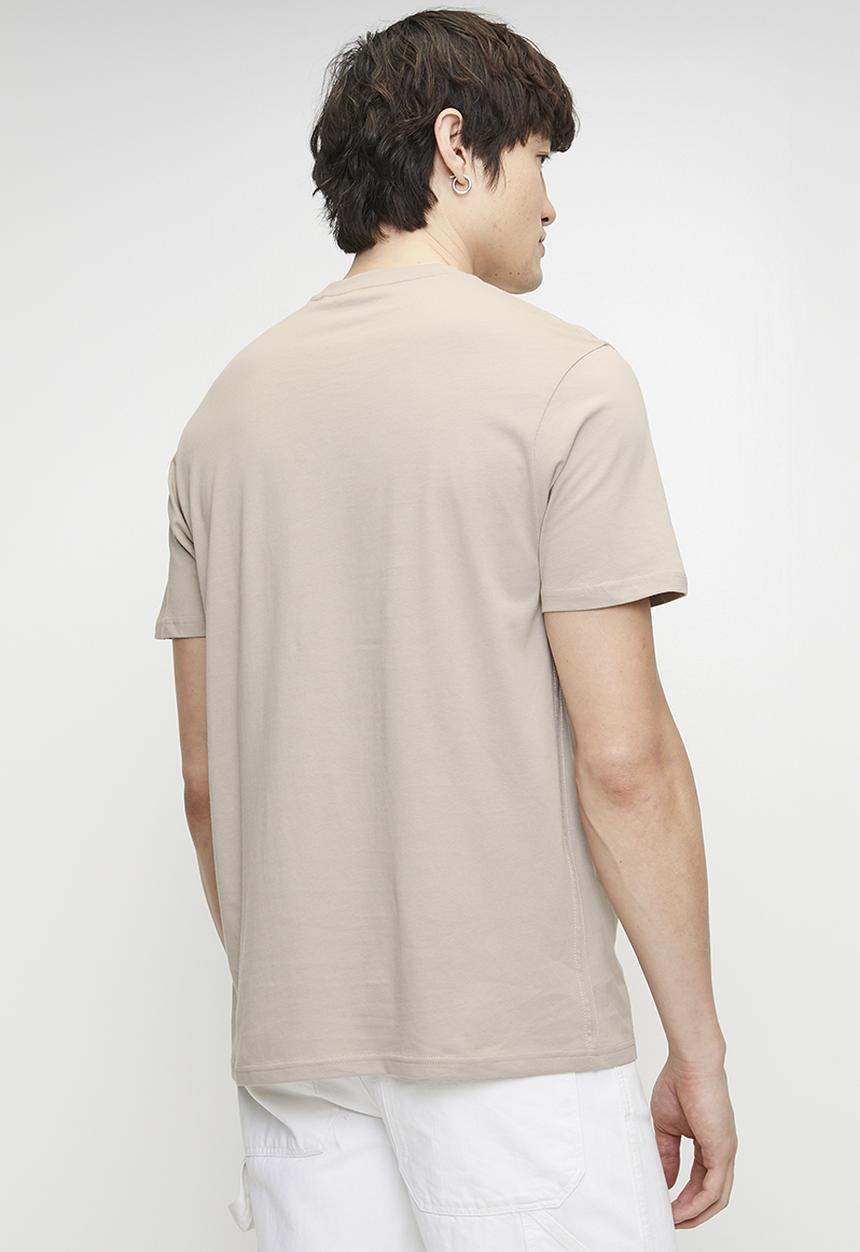 GUESS - Cn Ss Small Logo Tee - Pasadena Stone
