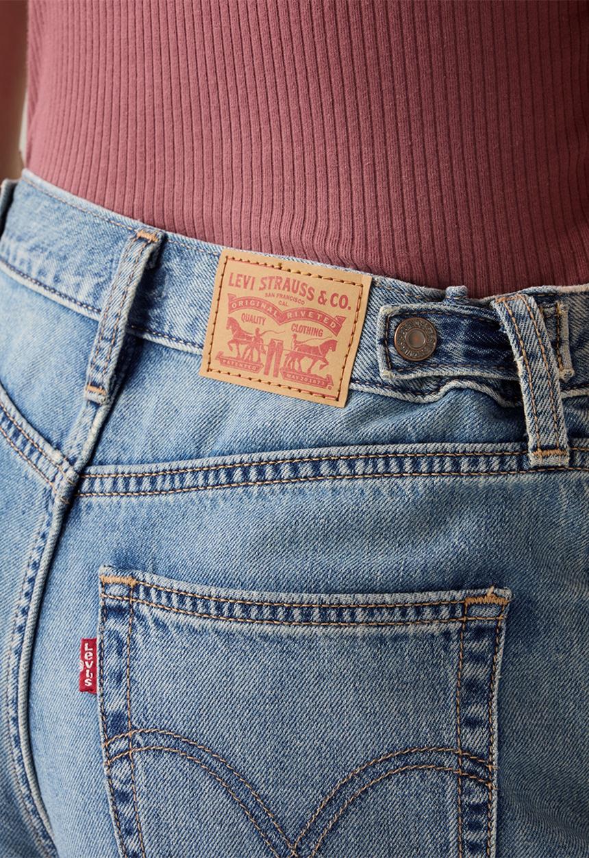 Levi’s® - Cinch Mid-Thigh Short - Lift Up Short