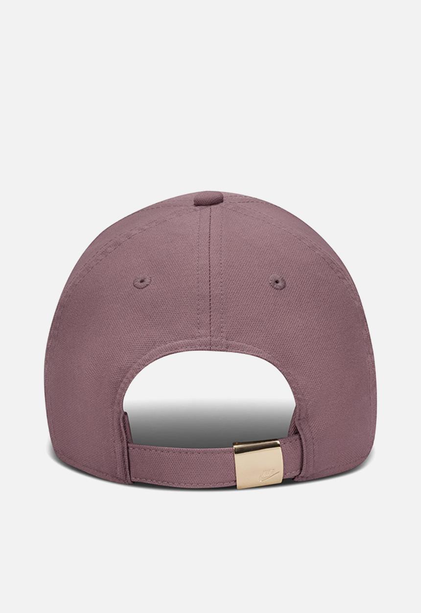 Nike - Nike Structured Metal Logo Cap - Tattoo & Gold