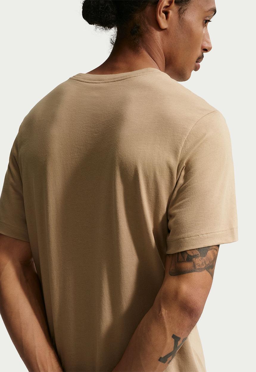 Nike - NSW FRAN JDI VERBIAGE Tee - Brown
