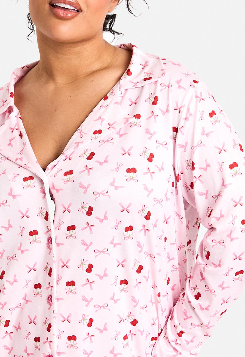 boohoo - Plus cherry print long sleeve & trouser pj set - baby pink
