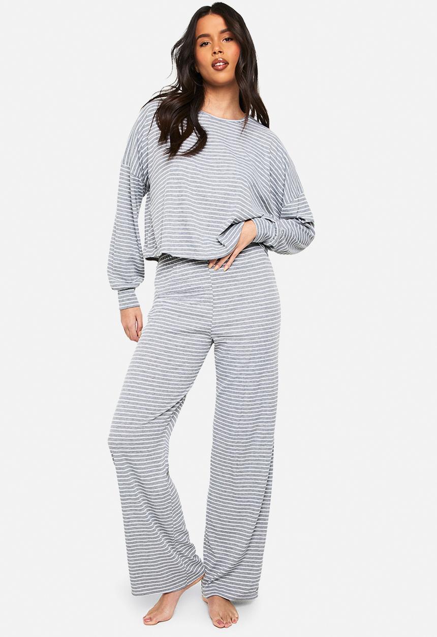boohoo - Loungewear stripe long sleeve top & trousers pyjama set - grey