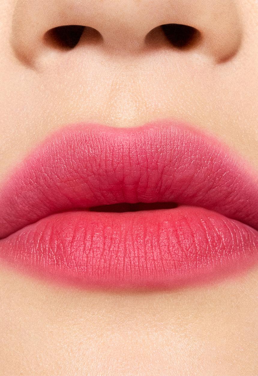 MAC - Powder Kiss Hazy Matte Lipstick - Raspberry Beret