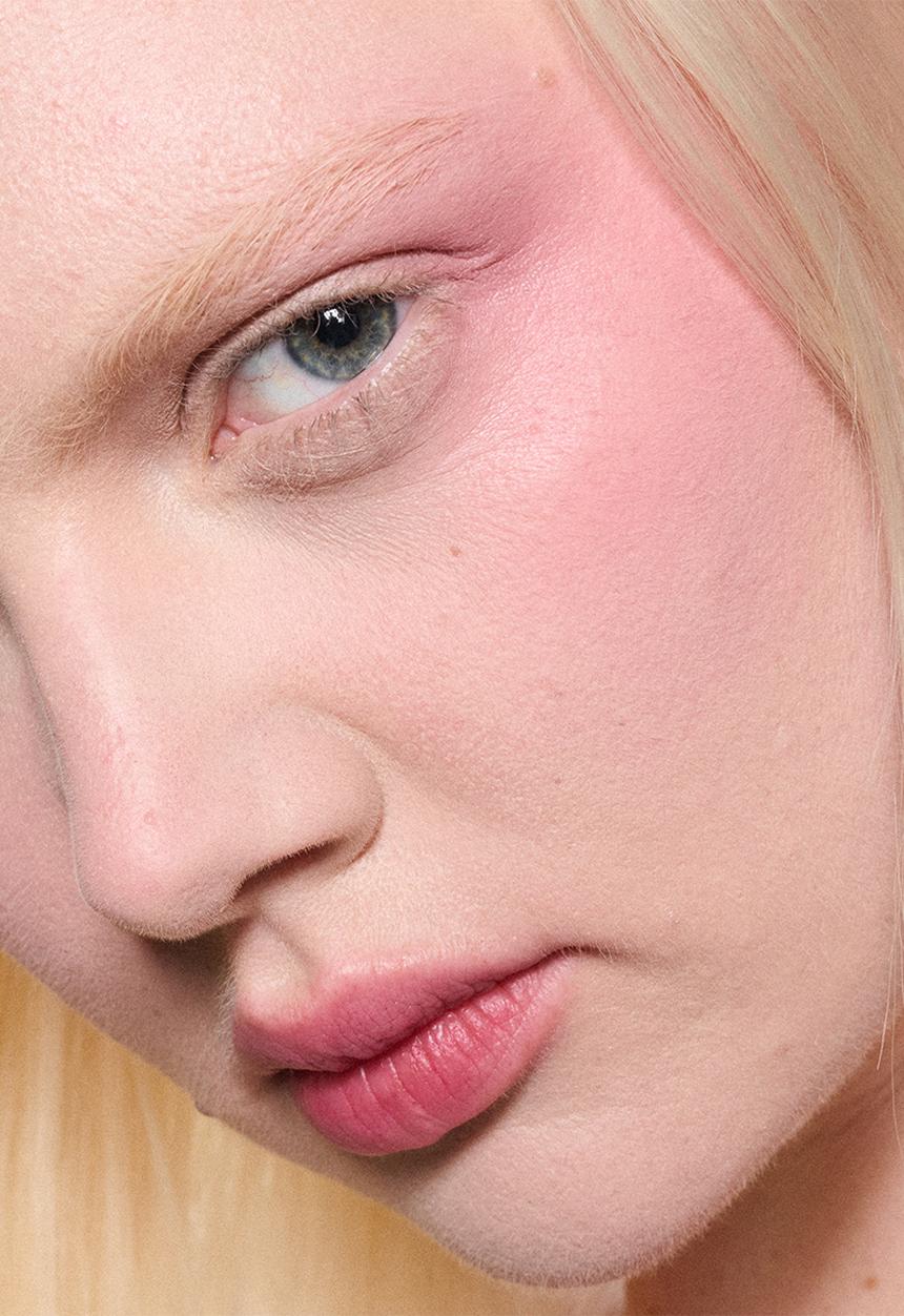 MAC - Powder Kiss Lip + Cheek Mousse - Burning Love