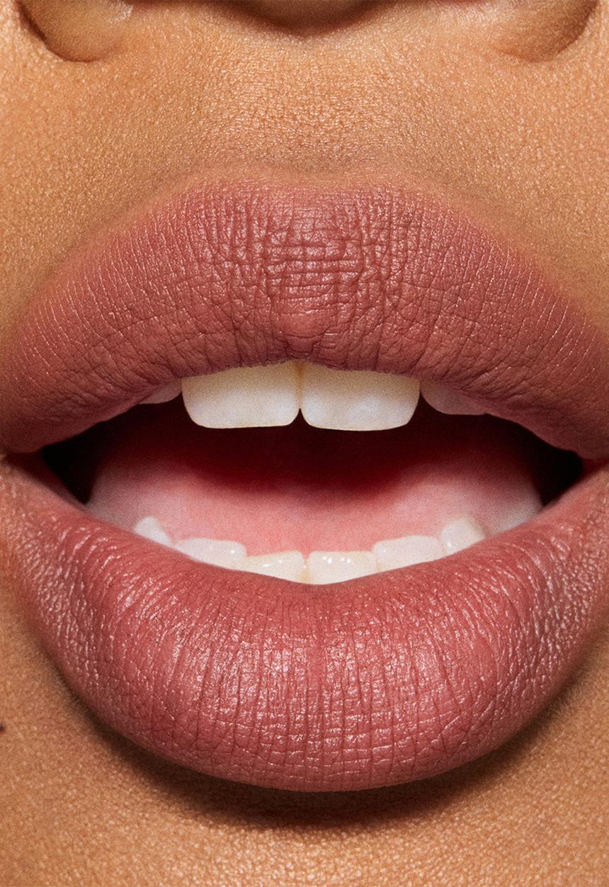 MAC - Powder Kiss Hazy Matte Lipstick - Divine