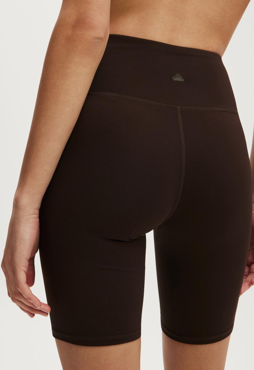 Cotton On - Ultra Move Mid Length Bike Short - French Roast