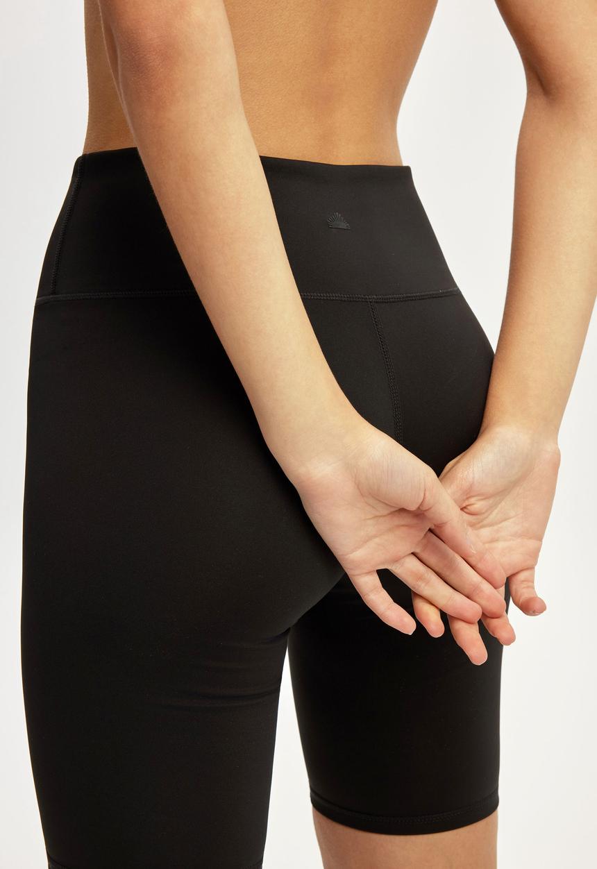Cotton On - Ultra Move Mid Length Bike Short - Black